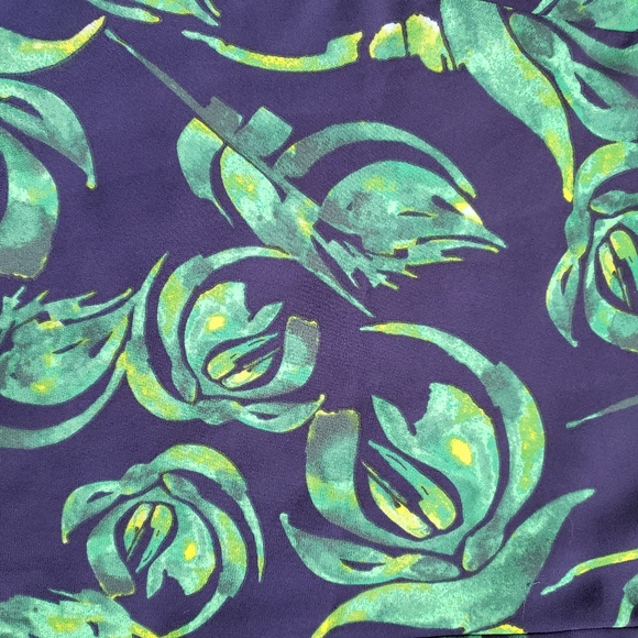 Everly Heart Of It Navy And Green Floral Top - Picture 4 of 4